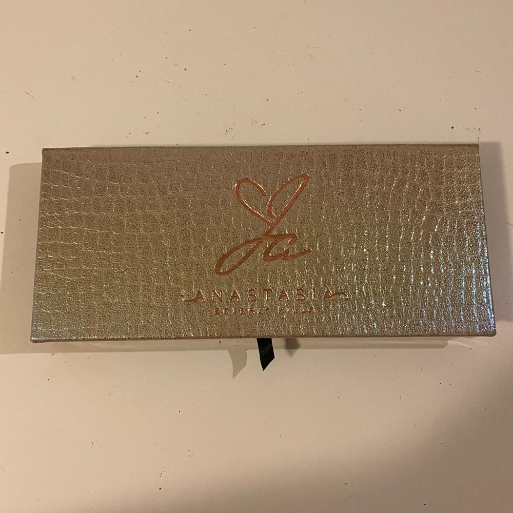 Anastasia Beverly Hills Jackie aina